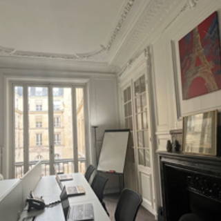 Bureau privé 27 m² 8 postes Location bureau Rue de la Pépinière Paris 75008 - photo 1